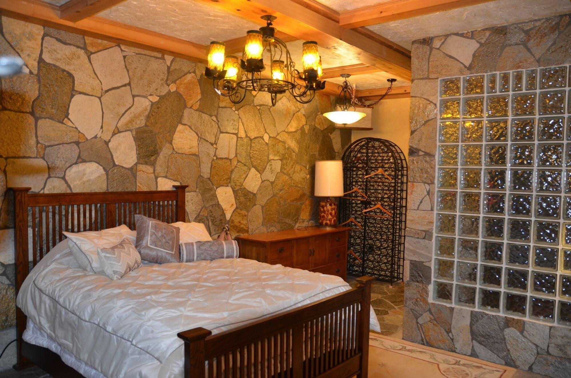 Where Eagles Fly Bed & Breakfast Elk Point ภายนอก รูปภาพ