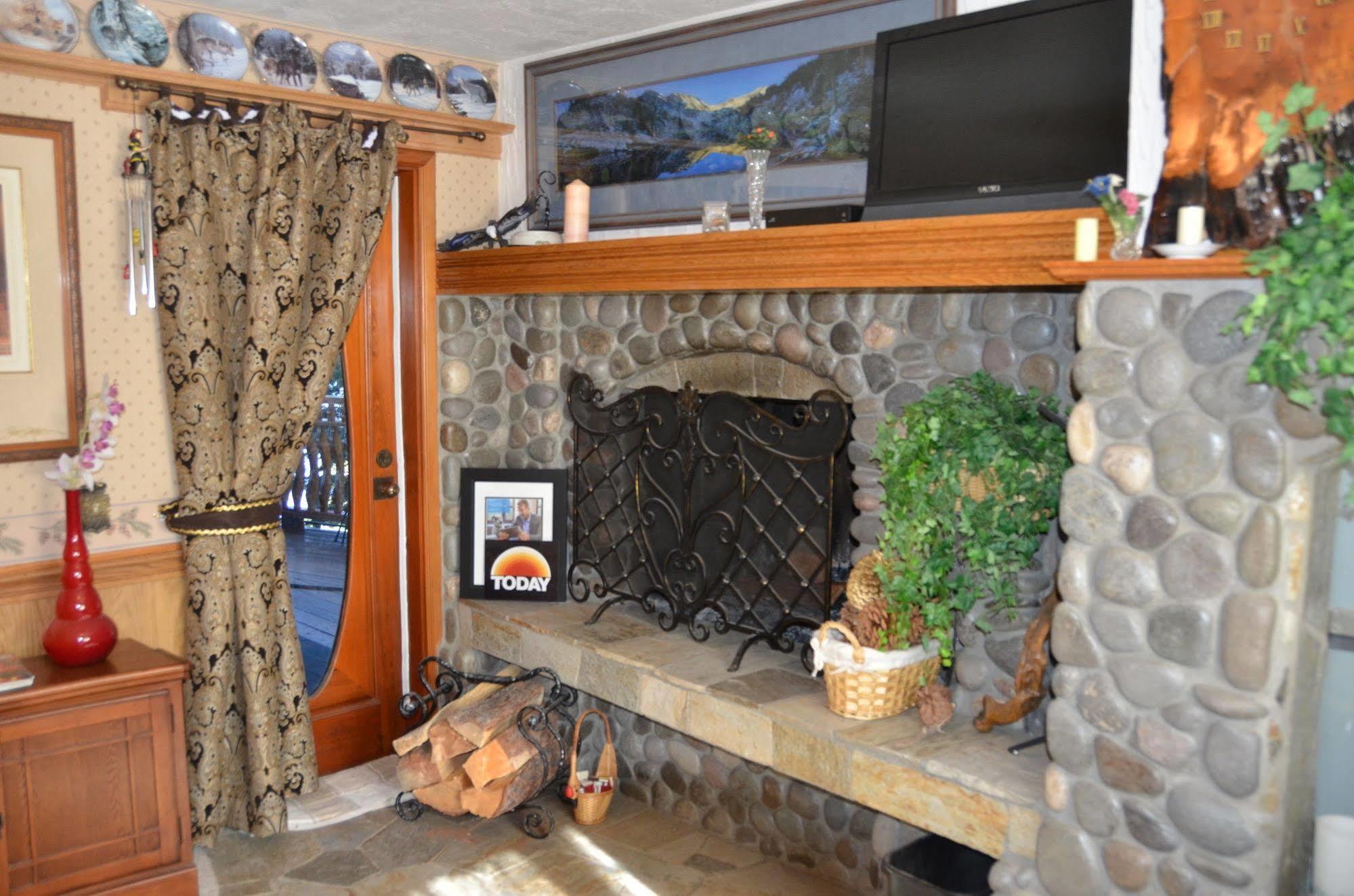 Where Eagles Fly Bed & Breakfast Elk Point ภายนอก รูปภาพ